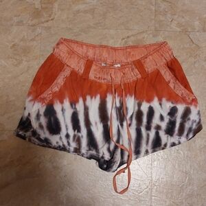 Yfb tie dye shorts  bnwt size L